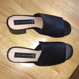 Steve Madden black sandals